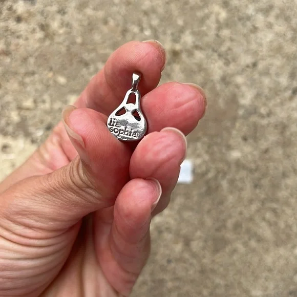 2 Lia Sophia necklace pendants - Picture 3 of 11